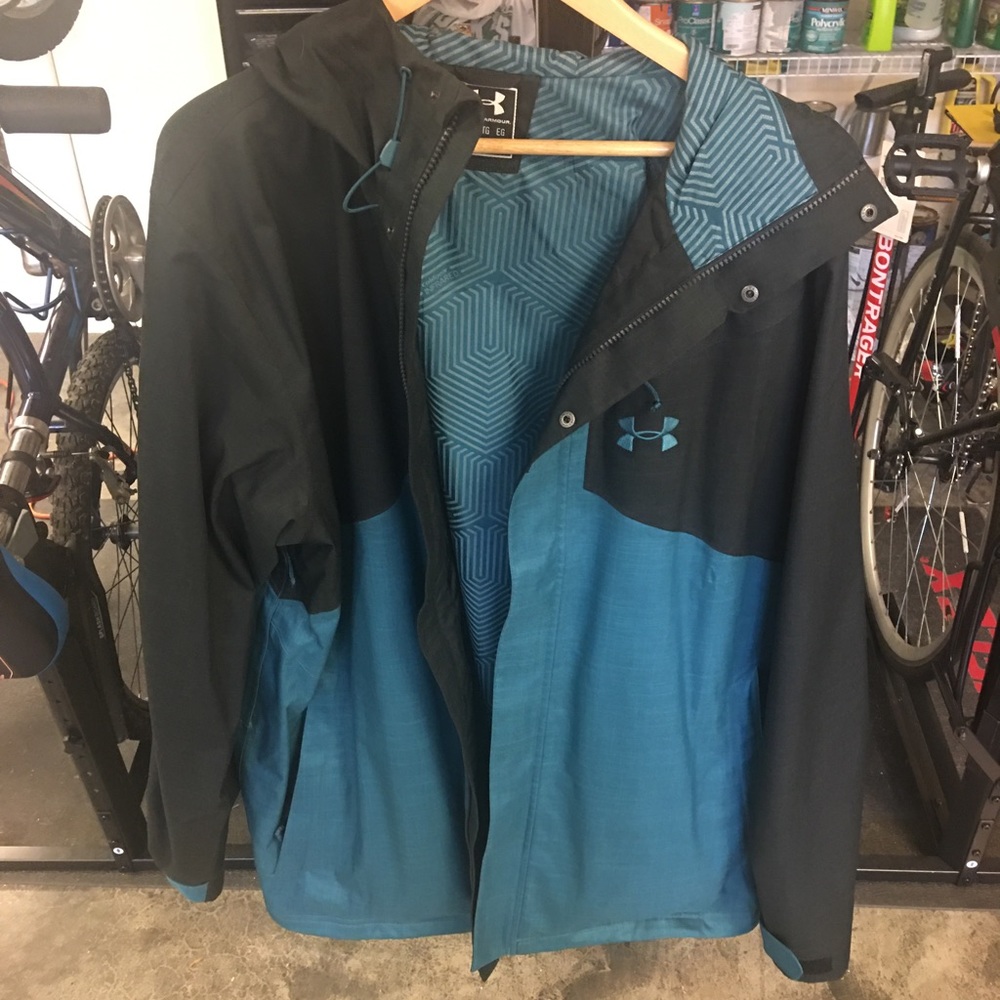 Underarmor winter coat / waterproof! Worn infrequently almost new. Mens XL
